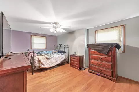 Bedroom - 127 W Capitol Dr, Appleton, WI 54911 photo 4 of 5
