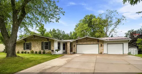 416 S Harrison St, Waupaca, WI 54981
