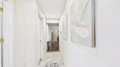 Entry Way - n7145 Beech Road, Shawano, WI 54166 photo 2 of 3