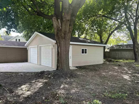Exterior - 815 N Appleton St, Appleton, WI 54911 photo 3 of 4