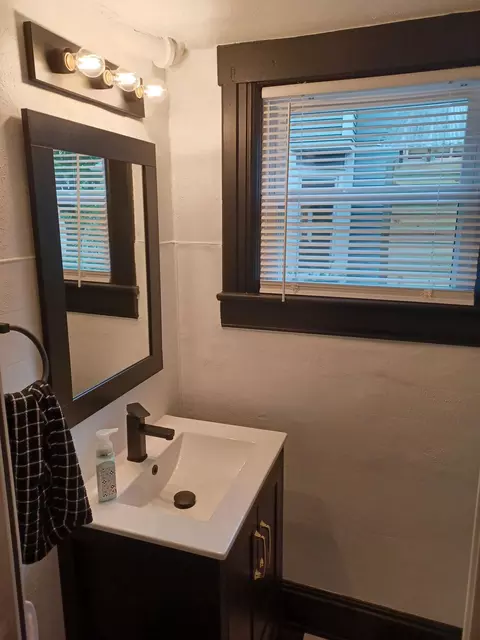 Bath - 815 N Appleton St, Appleton, WI 54911 photo 1 of 2