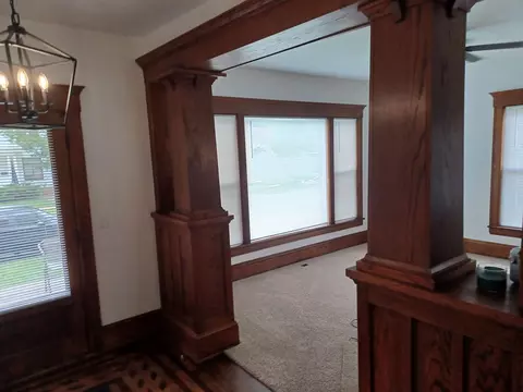Living - 815 N Appleton St, Appleton, WI 54911 photo 1 of 3