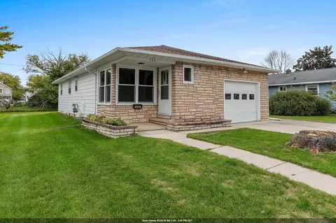 339 Center St, Oconto, WI 54153