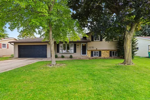 2578 Vicki Ln, Green Bay, WI 54311