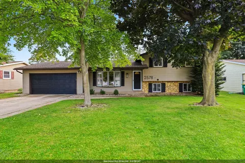 2578 Vicki Ln, Green Bay, WI 54311