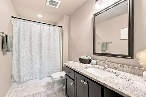 Bath - 3455 E Rubyred Dr, Appleton, WI 54913 photo 2 of 3