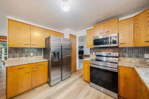 Kitchen - 1730 N Briarcliff Dr, Appleton, WI 54915 photo 2 of 4