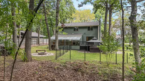 Exterior - 1730 N Briarcliff Dr, Appleton, WI 54915 photo 11 of 13