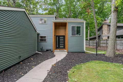 Exterior - 1730 N Briarcliff Dr, Appleton, WI 54915 photo 2 of 13