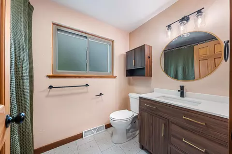 Bath - 1730 N Briarcliff Dr, Appleton, WI 54915 photo 5 of 5