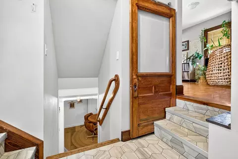 Entry Way - 425 E Circle St, Appleton, WI 54911 photo 6 of 12