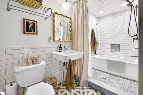 Bath - 425 E Circle St, Appleton, WI 54911 photo 1 of 5