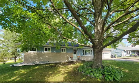 215 W Cameron St, New London, WI 54961