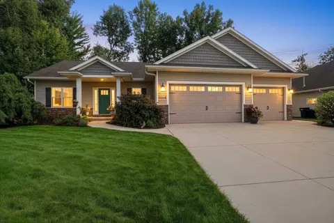 1048 Faversham Way, Green Bay, WI 54313