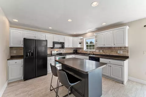Kitchen - w5985 Sweet William Drive, Appleton, WI 54915 photo 4 of 5