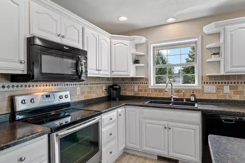 Kitchen - w5985 Sweet William Drive, Appleton, WI 54915 photo 3 of 5