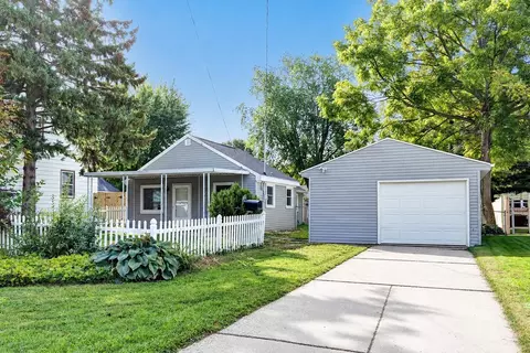 1960 Oakdale Ave, Green Bay, WI 54302