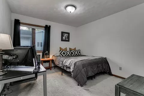 Bedroom - 2317 W Applegate Dr, Appleton, WI 54914 photo 4 of 9