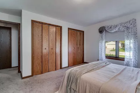 Bedroom - 2317 W Applegate Dr, Appleton, WI 54914 photo 3 of 9