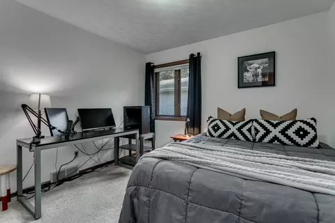 Bedroom - 2317 W Applegate Dr, Appleton, WI 54914 photo 5 of 9