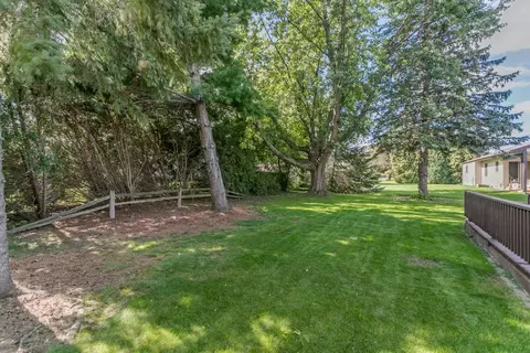 Exterior - 2317 W Applegate Dr, Appleton, WI 54914 photo 7 of 10