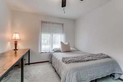 Bedroom - 2317 W Applegate Dr, Appleton, WI 54914 photo 8 of 9