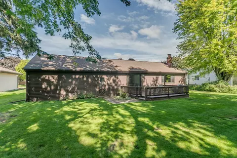 Exterior - 2317 W Applegate Dr, Appleton, WI 54914 photo 4 of 10