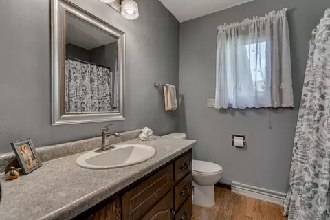 Bath - 2317 W Applegate Dr, Appleton, WI 54914 photo 2 of 2
