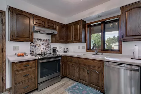 Kitchen - 2317 W Applegate Dr, Appleton, WI 54914 photo 2 of 3