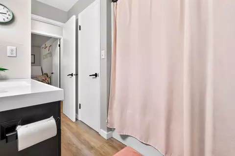 Bath - 1730 W Edgewood Dr, Appleton, WI 54913 photo 3 of 3