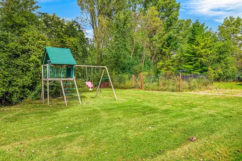 Exterior - 1730 W Edgewood Dr, Appleton, WI 54913 photo 7 of 10