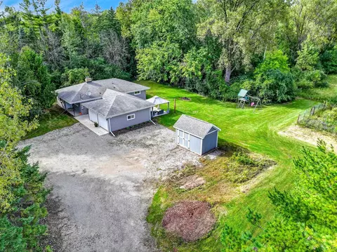 Exterior - 1730 W Edgewood Dr, Appleton, WI 54913 photo 9 of 10