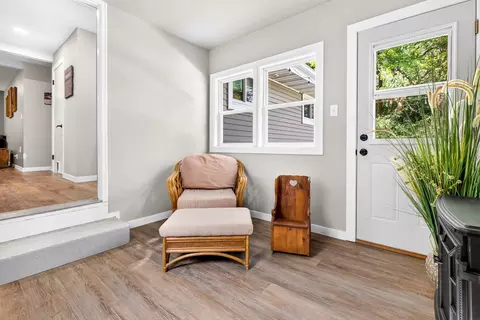 Entry Way - 1730 W Edgewood Dr, Appleton, WI 54913 photo 3 of 4