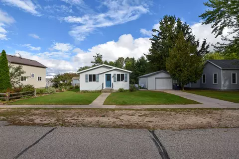 Exterior - 320 W Poplar St, Plainfield, WI 54966 photo 6 of 9