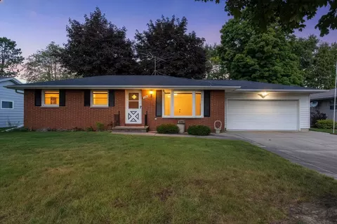 1030 Downer St, Green Bay, WI 54304