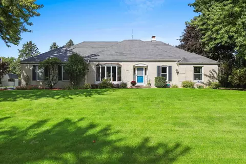 2924 Ridgeway Dr, Neenah, WI 54956