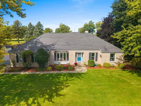 2924 Ridgeway Dr, Neenah, WI 54956