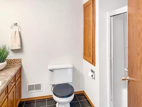 Bath - n164 Rogers Lane, Appleton, WI 54915 photo 2 of 5