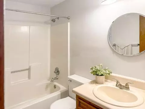 Bath - n164 Rogers Lane, Appleton, WI 54915 photo 4 of 5