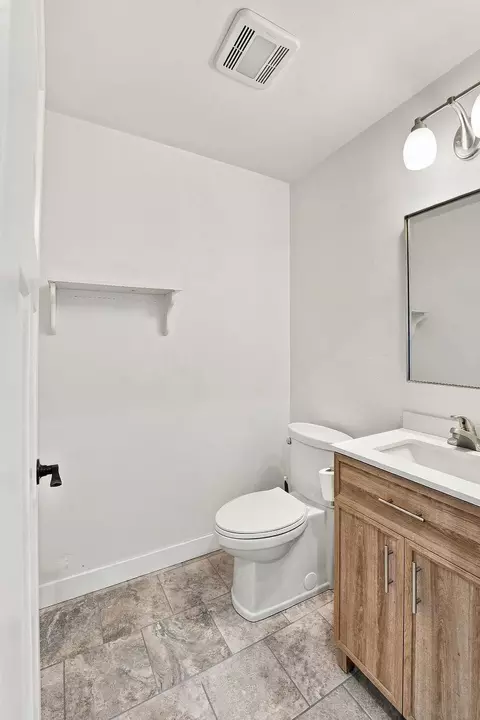 Bath - 661 E River Dr, Omro, WI 54963 photo 7 of 7