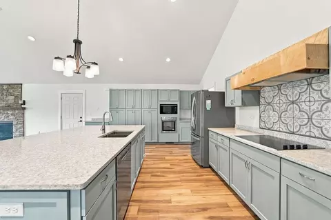 Kitchen - 661 E River Dr, Omro, WI 54963 photo 3 of 4