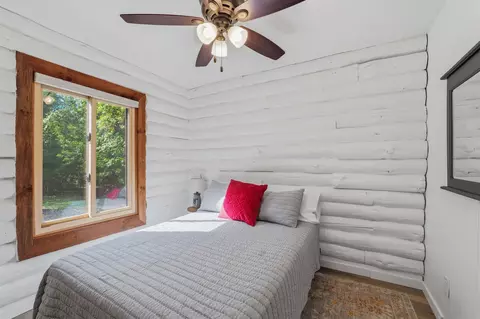 Bedroom - 5722 Springbrook Rd, Omro, WI 54963 photo 6 of 10