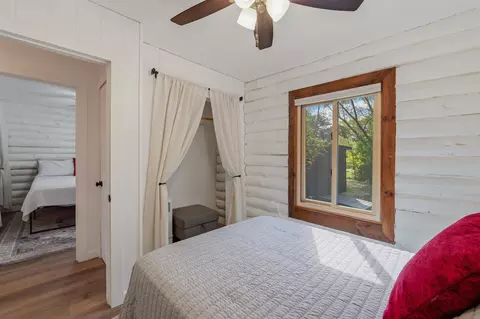 Bedroom - 5722 Springbrook Rd, Omro, WI 54963 photo 5 of 10
