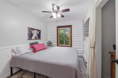 Bedroom - 5722 Springbrook Rd, Omro, WI 54963 photo 2 of 10