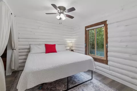 Bedroom - 5722 Springbrook Rd, Omro, WI 54963 photo 4 of 10