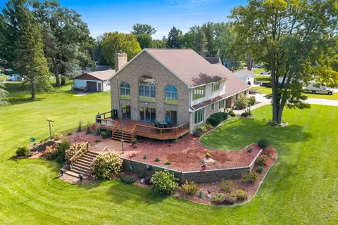 3350 Lakeview Dr, Suamico, WI 54173