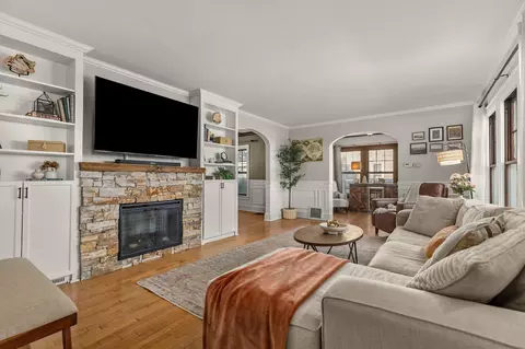 Living - 505 E Brewster St, Appleton, WI 54911 photo 1 of 2