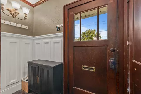Entry Way - 505 E Brewster St, Appleton, WI 54911 photo 5 of 7