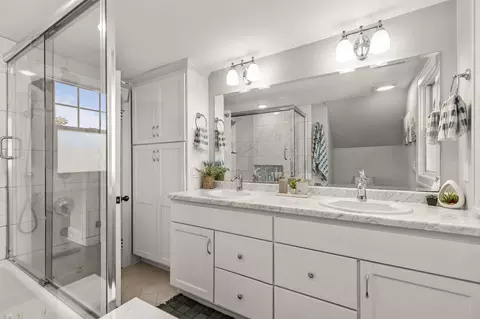 Bath - 505 E Brewster St, Appleton, WI 54911 photo 2 of 4