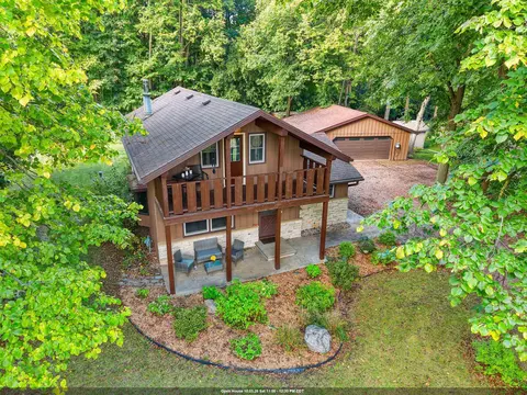 8592 Winncrest Rd, Neenah, WI 54956